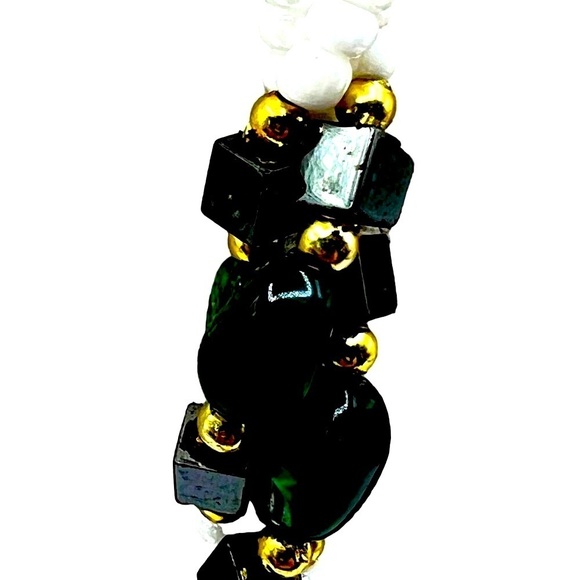 Vintage White & Green Beaded Necklace With Gold Accents.  A45 - Picture 6 of 9